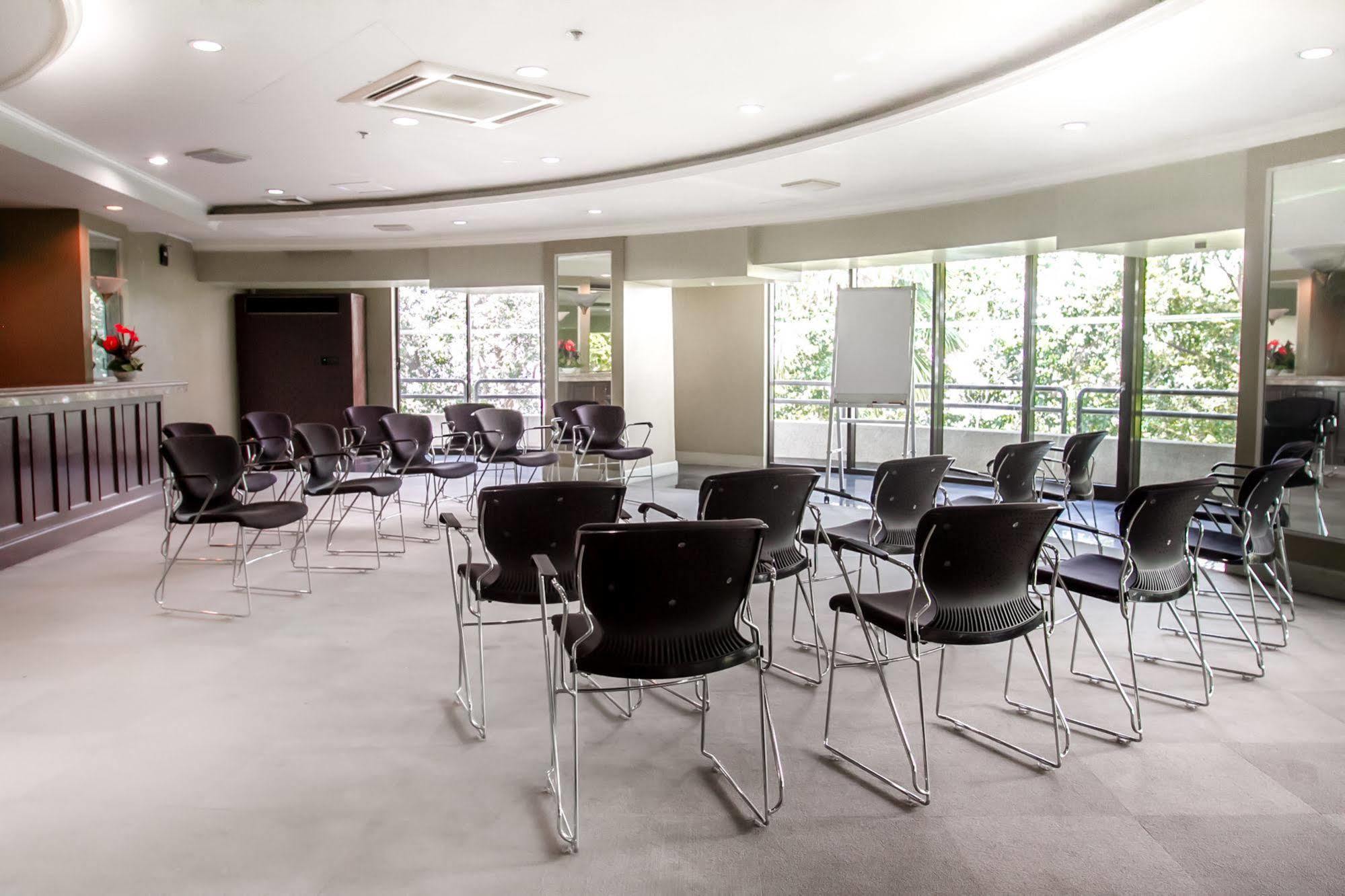 Eugenio Lopez Center Hotel Antipolo Bagian luar foto