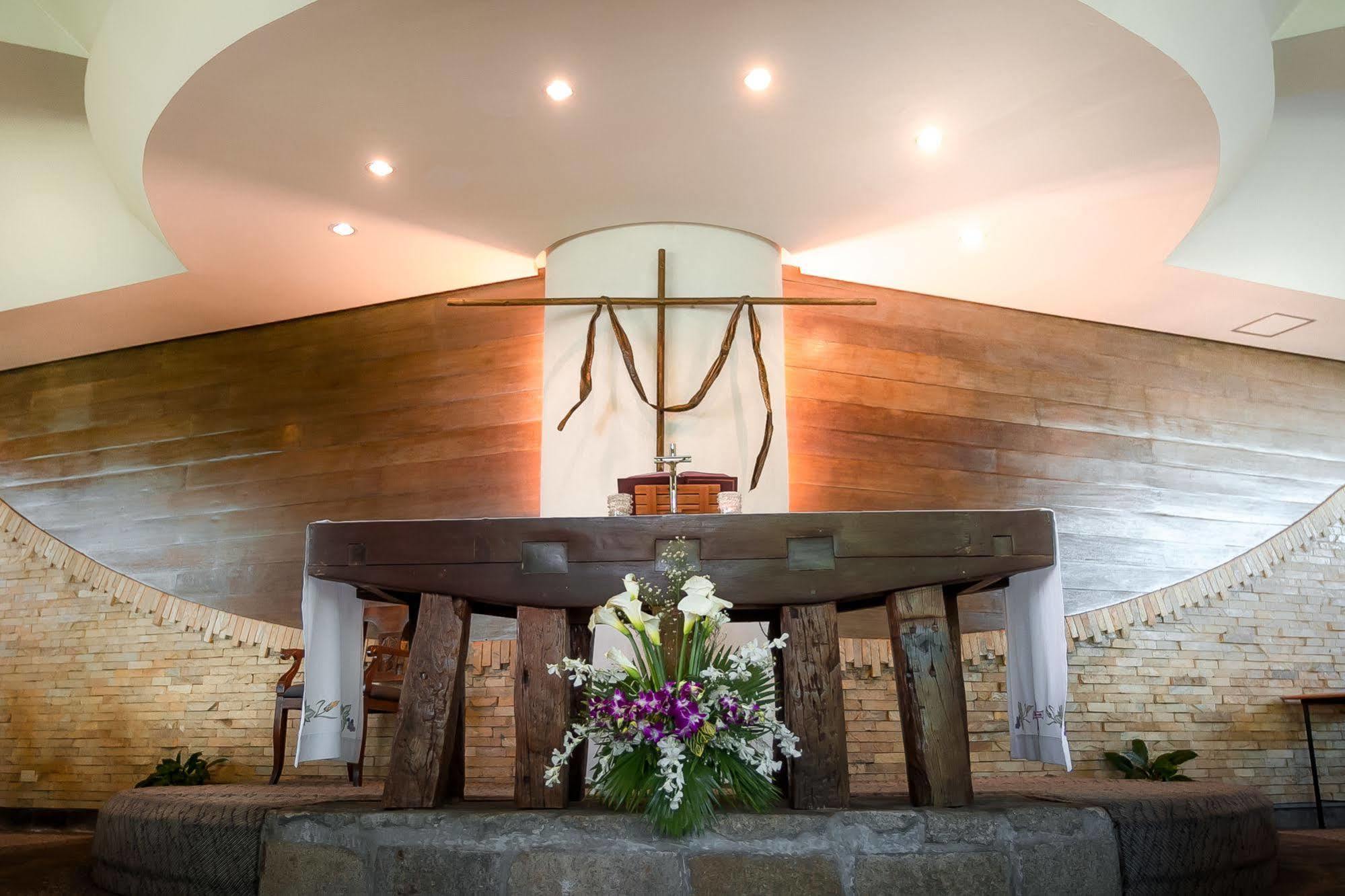 Eugenio Lopez Center Hotel Antipolo Bagian luar foto